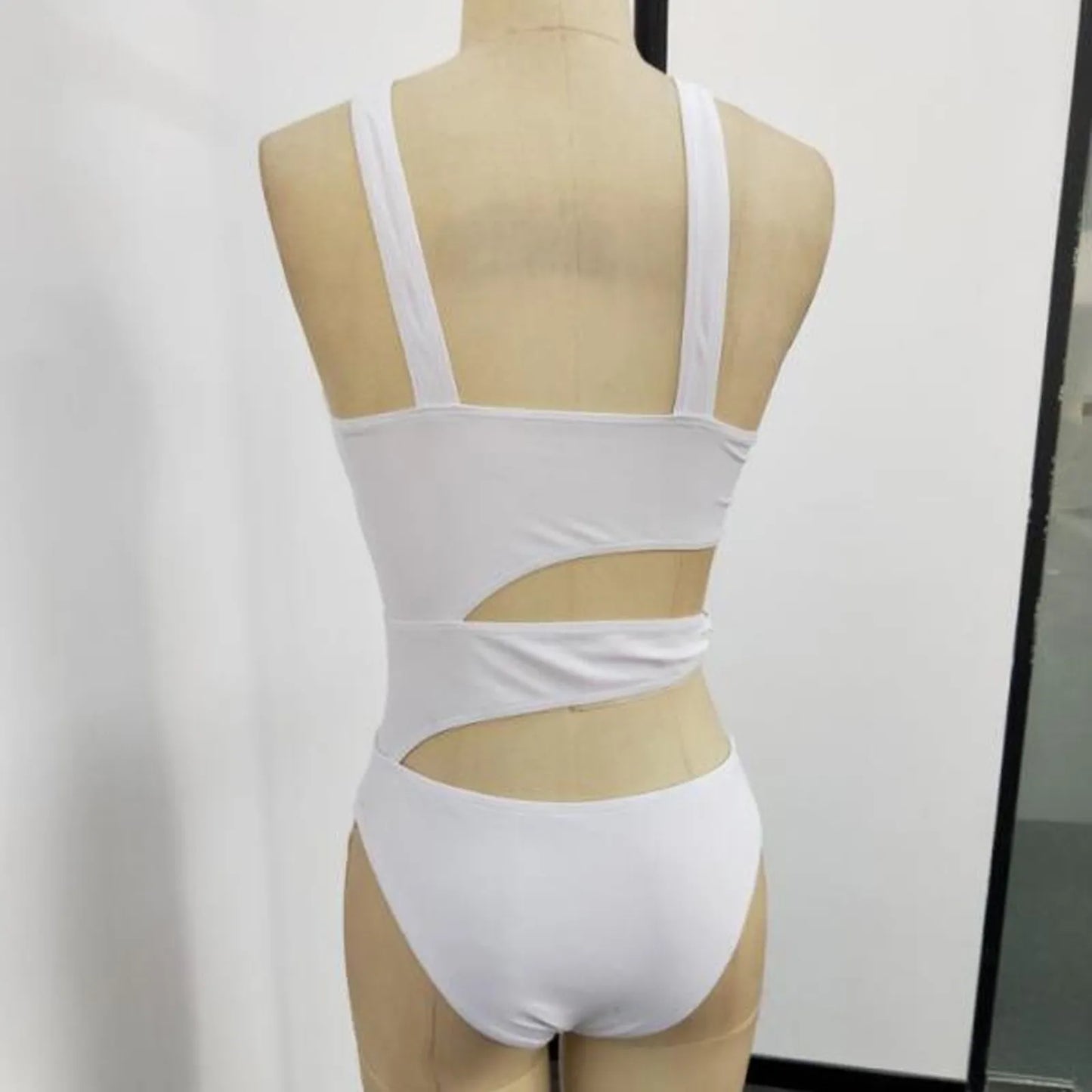 Sexy Halter Irregular Cutting Bikini Set Push-Up Bra Padded Swimsuit White Slim Beachwear High Leg Cut Loop Design Swimwear 수영복
